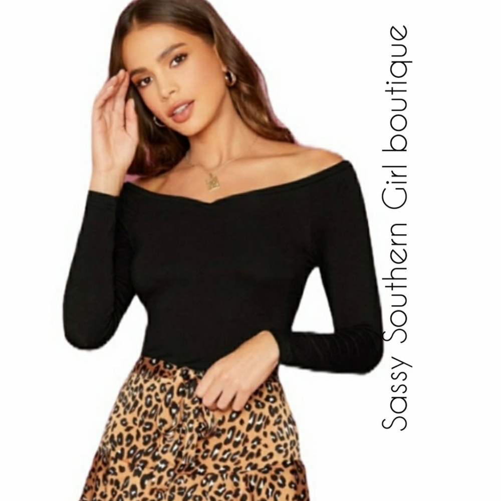 🆕 ⭐Sexy Black off shoulder long sleeve top⭐